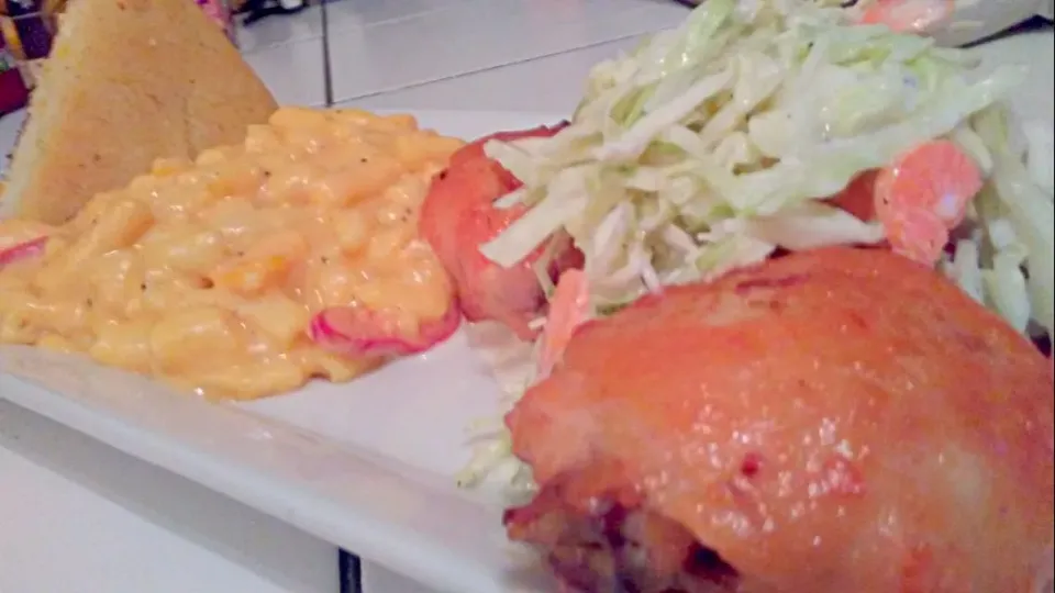 Hot Mama Chicken, Sweet n Sour Slaw, Hot Pepper Mac with Homemade Cornbread|Chef Ampさん