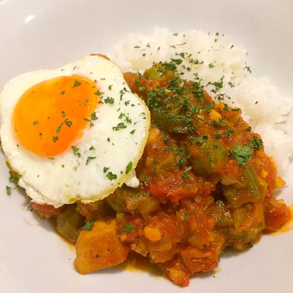 オクラとトマトのインドカレー|Snack PIYOさん