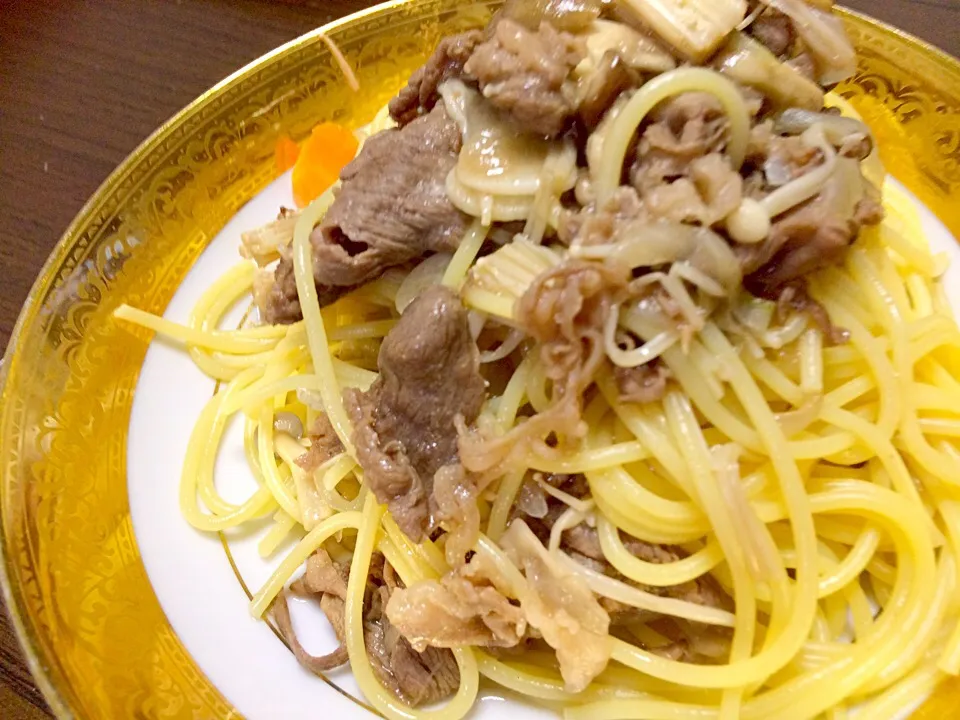 Snapdishの料理写真:牛肉とキノコの和風パスタ|きむらゆりかさん