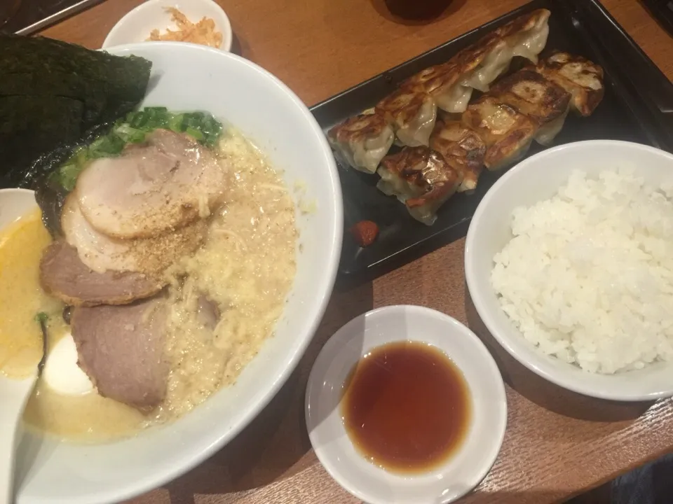 ラーメン餃子ごはん(^｡^)|takashiwagaさん