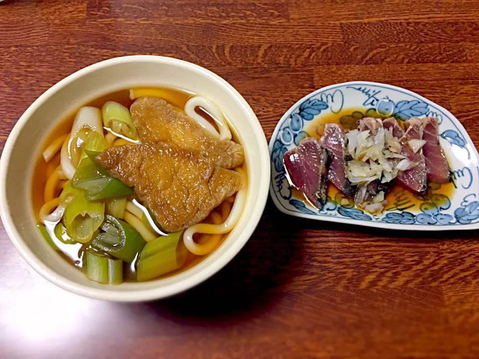 キツネうどん、鰹のタタキ。|おかんさん