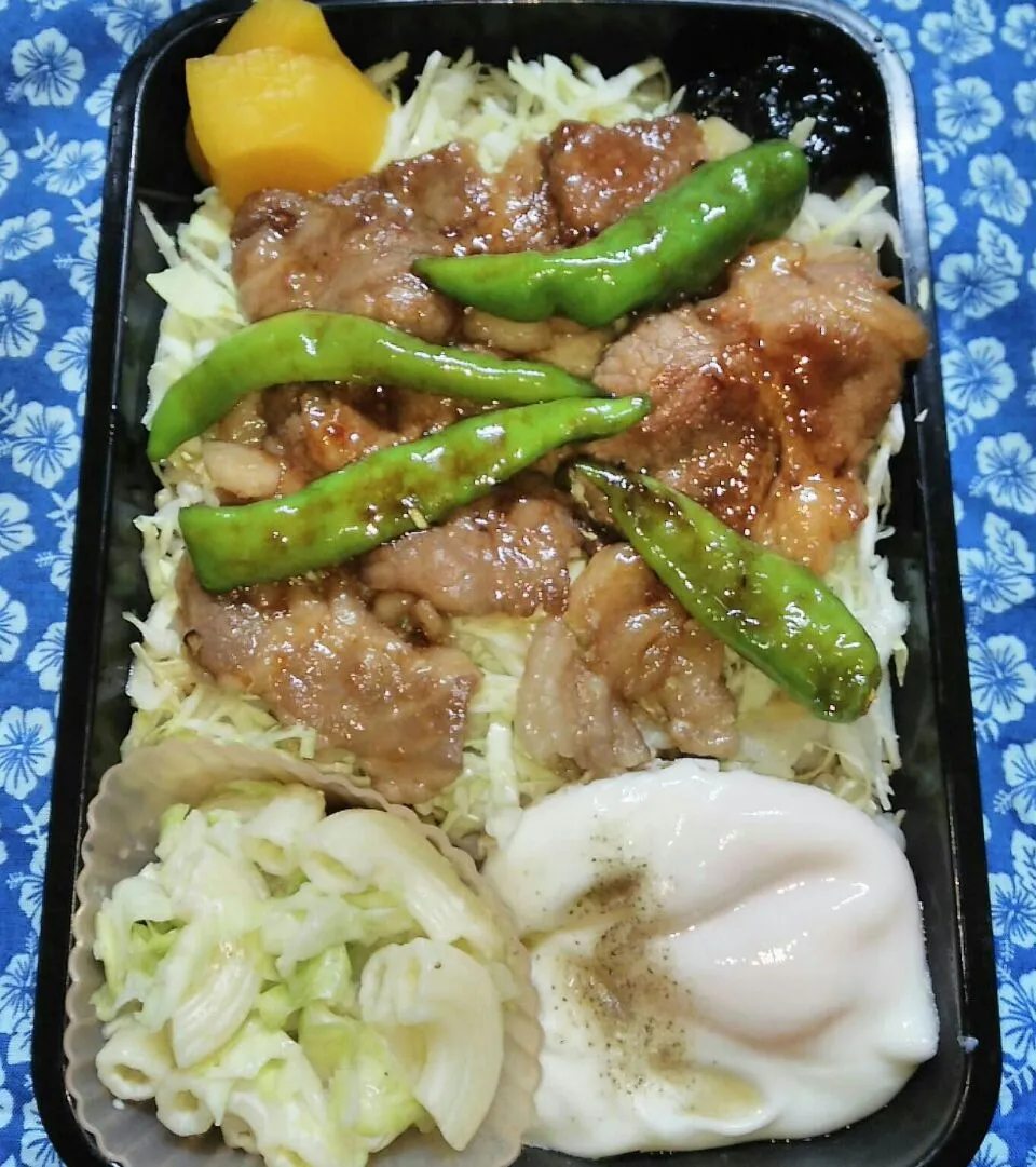 Snapdishの料理写真:旦那夜勤弁当🍱
   豚丼🐷|miimiさん