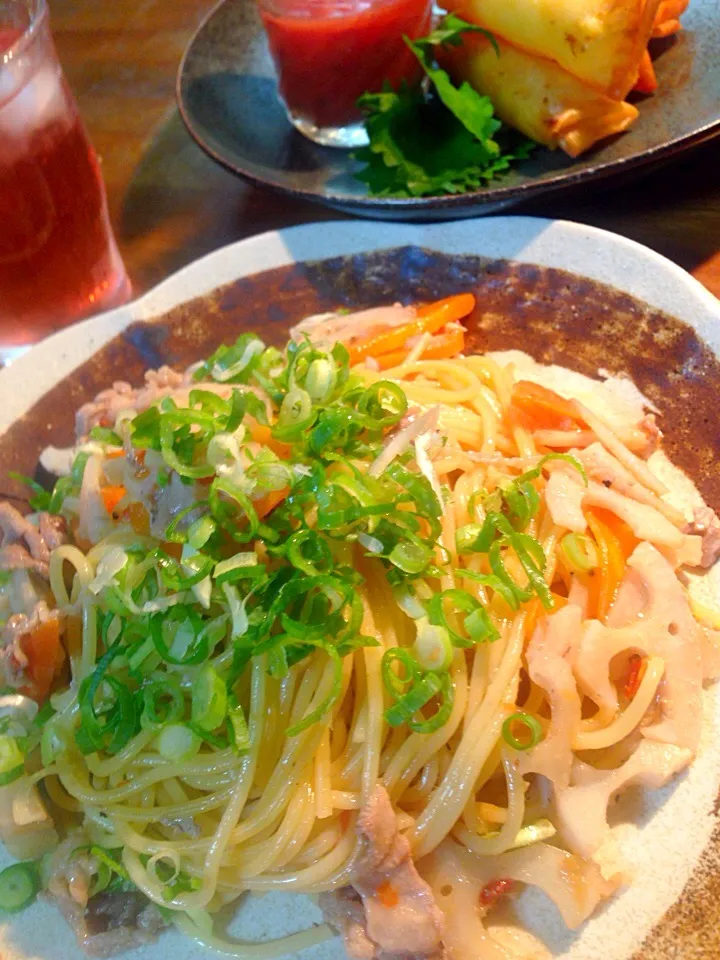 根菜入りアーリオオーリオペペロンチーノ✨
隠し味にちょい醤油を🎶|ちなみんさん