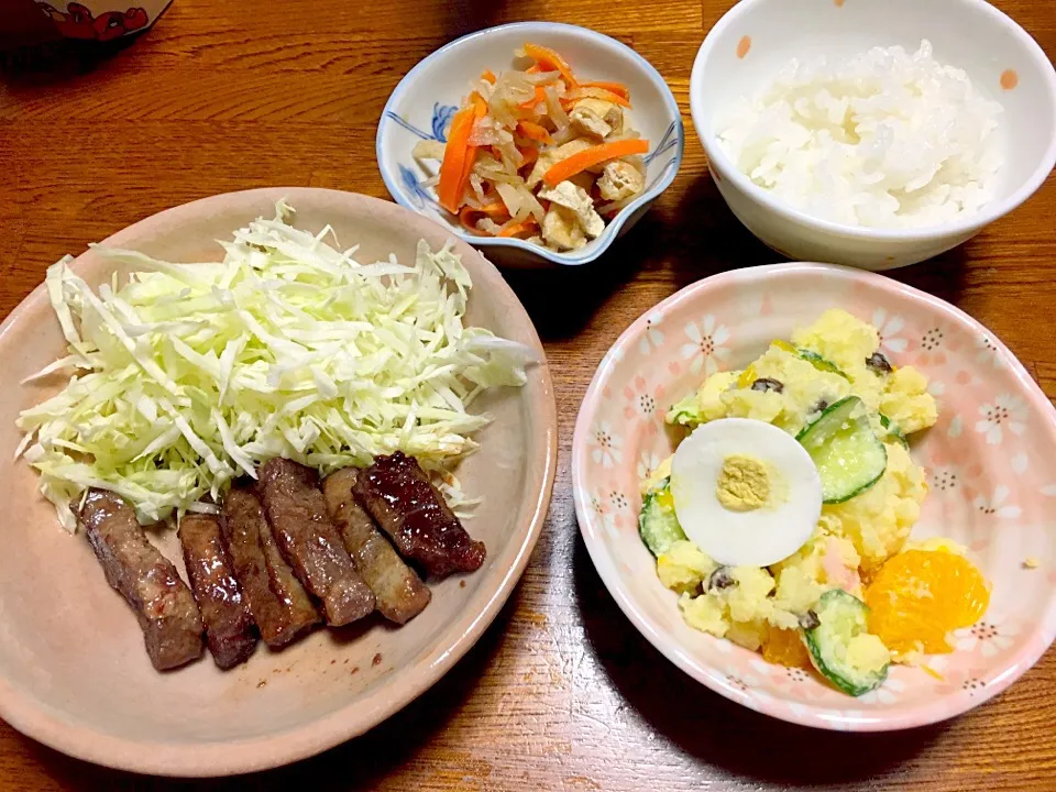 Snapdishの料理写真:ステーキ⭐️ポテトサラダ⭐️切干大根|ほなさん