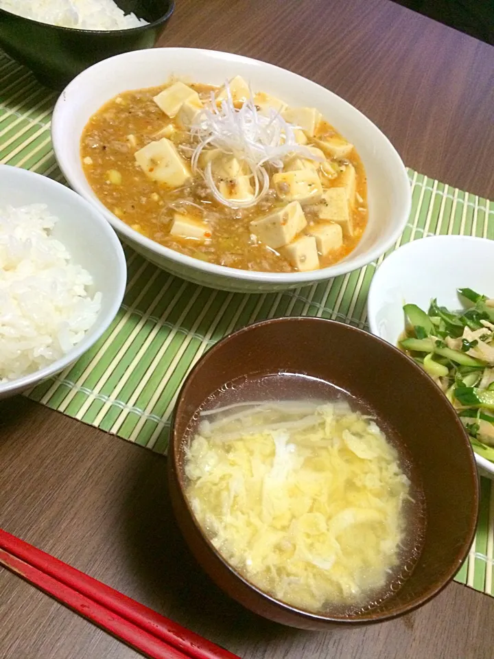 Snapdishの料理写真:10/2  夕飯
麻婆豆腐
きゅうりとささみの中華サラダ
たまごスープ|sayaさん