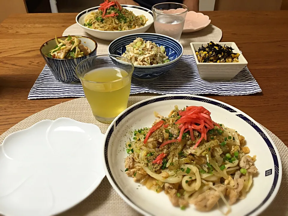 今日の夕ご飯(◍•ᴗ•◍)焼きうどーん|あさこさん