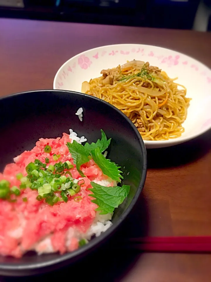 ネギトロ丼と焼きそば|Kasumiさん