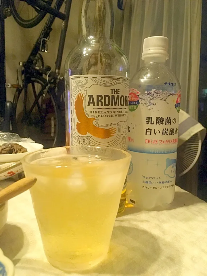 チチヤス 乳酸菌の白い炭酸水とウィスキーのハイボール

皆さんどうですかね？

私的にはかなりありなんですが

ご意見聞かせてください。|沼澤宏幸さん