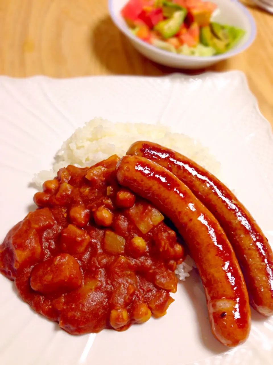 京都ポークのフランクフルトとたっぷりトマトが入った色々お豆とジャガイモの濃厚カレー＊10/2|ゆきぼぅさん