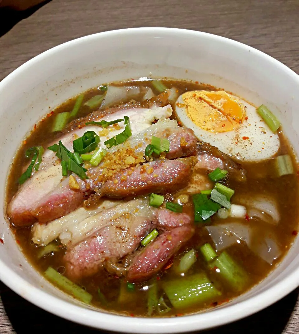 Noodle with Crispy Pork Belly|Jeab Lertさん