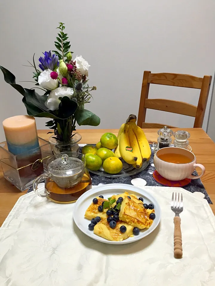 French toasts with fresh blueberries|Kumigarさん