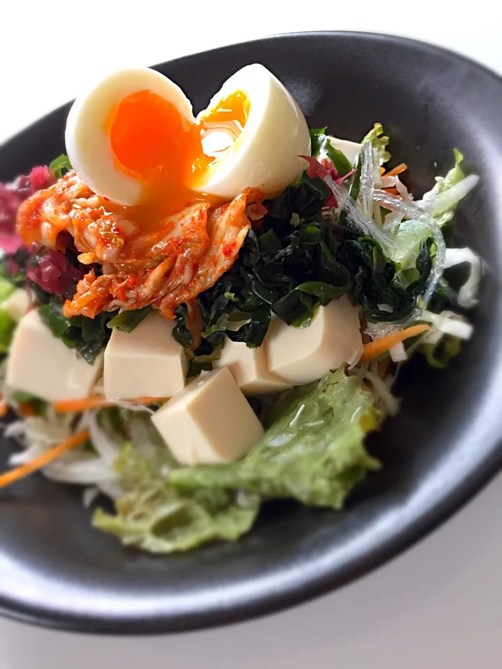 朝食◎ 今日のサラダはキムチとお豆腐〜〜その他諸々🍴|しょちちさん