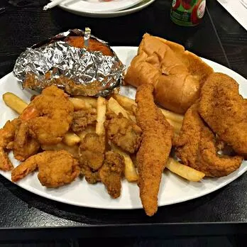 ❤❤Sunday Family Dinner at Lagniappe Seafood & Steakhouse❤❤ My Uncle #Seafood Plate 😊 #Fish With #Side dish ❤❤|Alisha GodsglamGirl Matthewsさん