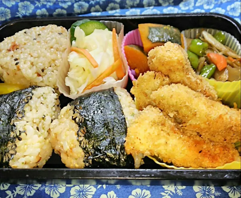 Snapdishの料理写真:旦那夜勤弁当🍱
チキンカツ🍗|miimiさん