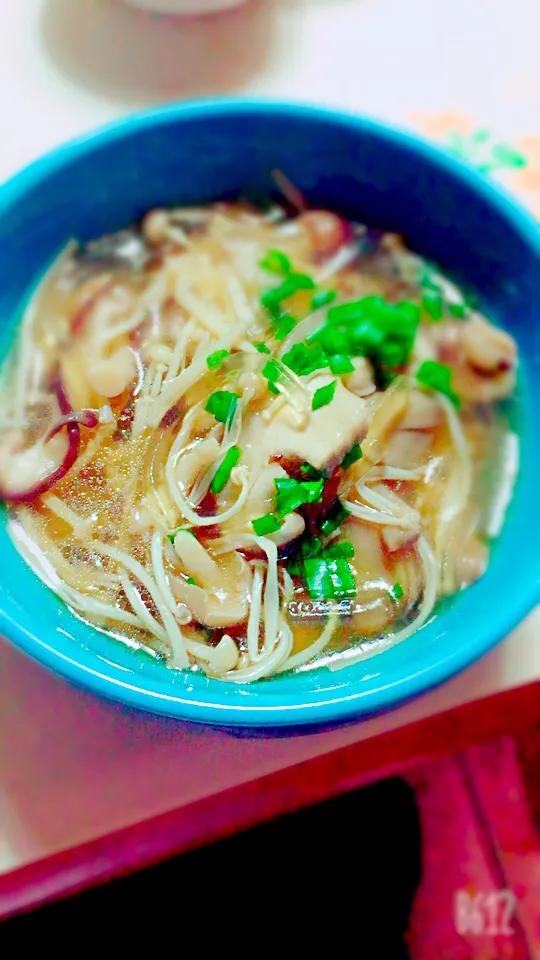 きのこ類たくさん中華スープ🍲☺️🍀|りーさん