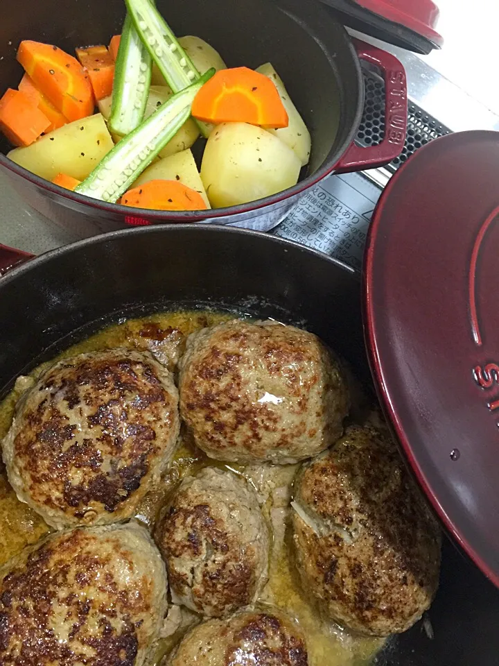 Snapdishの料理写真:♡手ごねハンバーグと付け野菜♡|accoさん