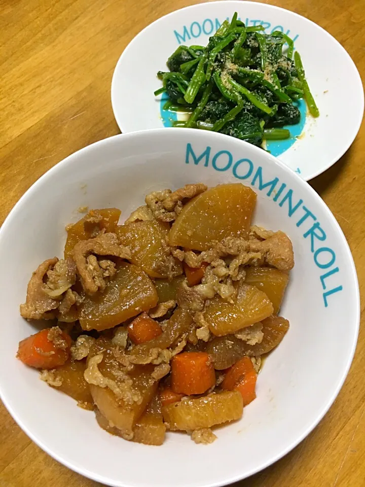 大根とにんじん、豚肉のごま煮。
ほうれん草のおひたし。|マコトさん