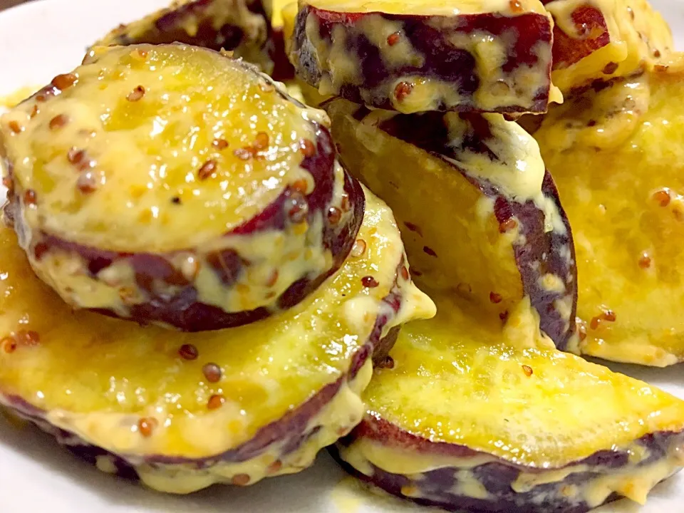 izoomさんの料理 さつま芋のマヨハニーマスタード 【Stir-fried sweet potato  seasoned with mayonnaise, honey and mustard】|モエママさん