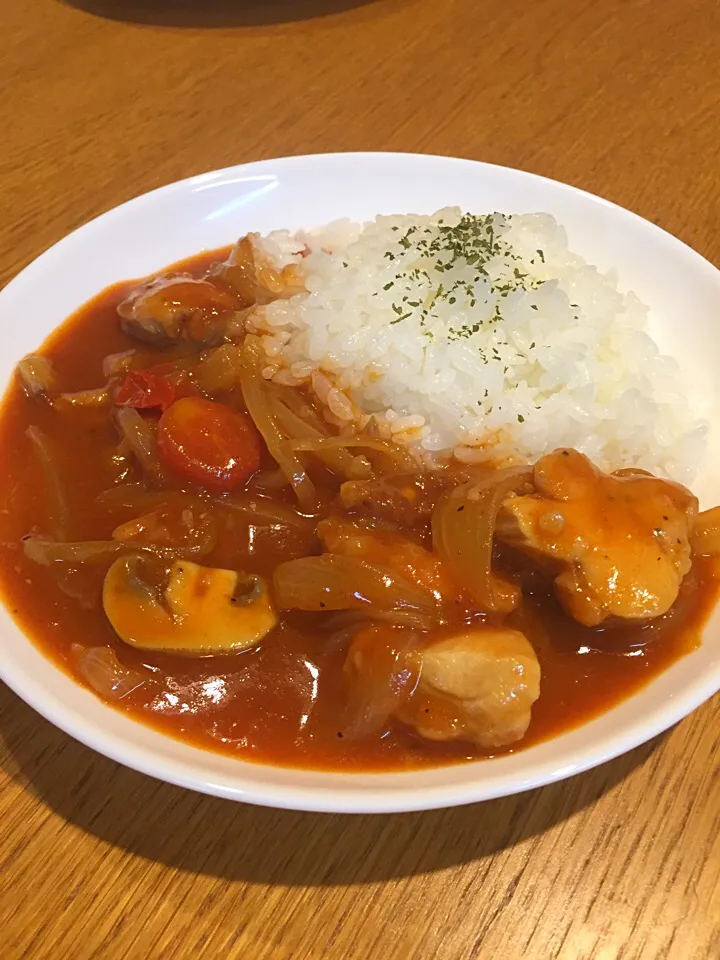 優雨さんの   フレッシュトマト入  チキン&キノコのハヤシライス|まつださんさん