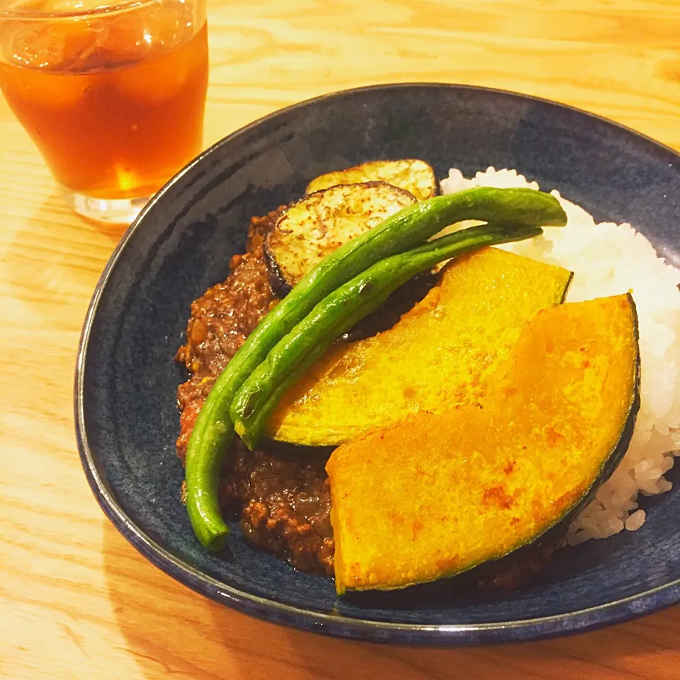 Snapdishの料理写真:夏野菜のっけただけカレー|tmn12さん