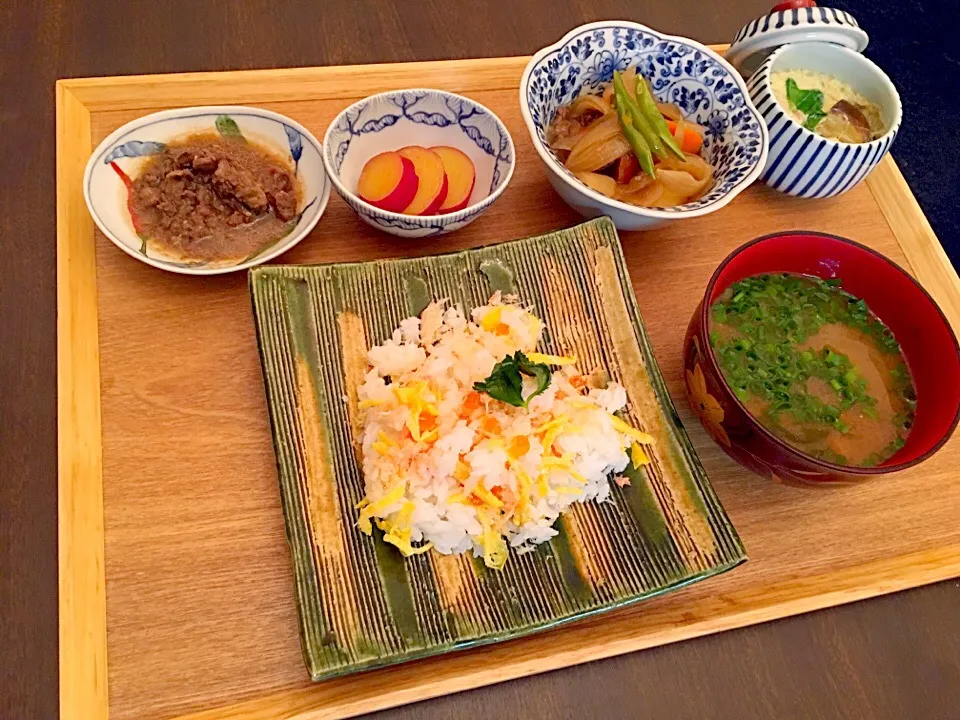 Snapdishの料理写真:ちらし寿司  プルコギ さつまいものすだち煮 肉じゃが 茶碗蒸し 味噌汁|NAKATAさん