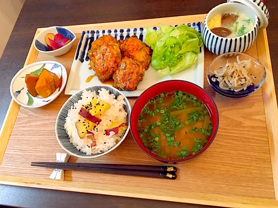 さつまいもご飯 かぼちゃ煮 さつまいものすだち煮 つくね 茶碗蒸し モヤシのナムル 味噌汁|NAKATAさん