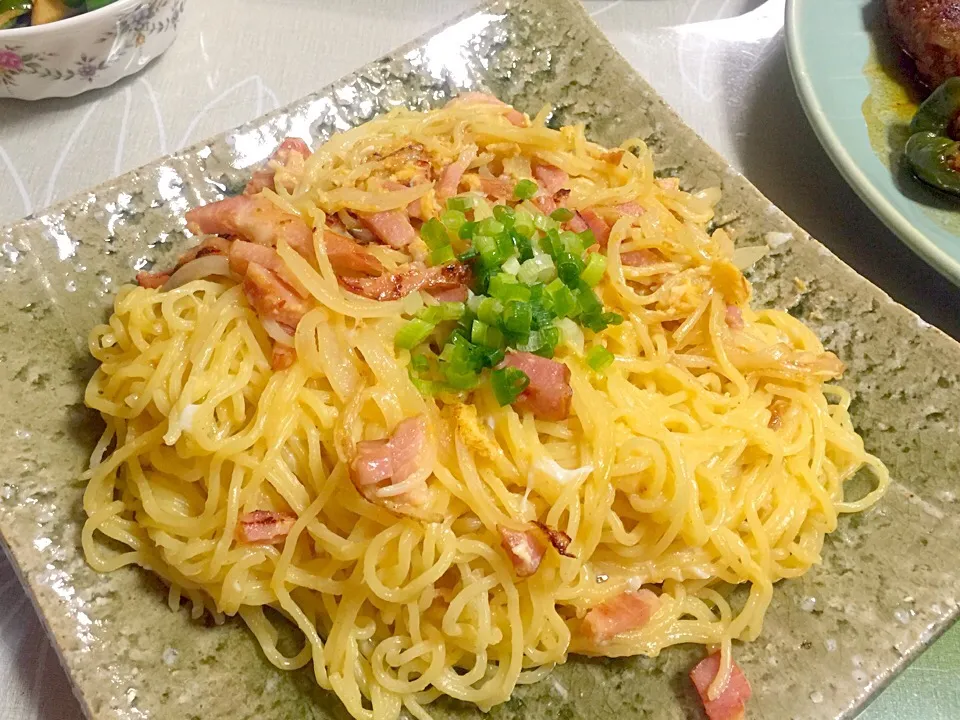 TVで観るとすぐ真似しちゃう😁
マルちゃんの塩焼きそばで焼きそばカルボナーラ😍|tabyさん