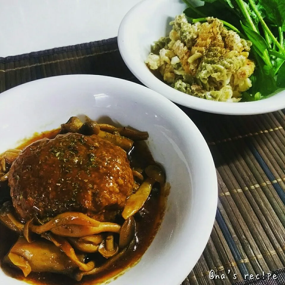 🍄キノコ入りデミグラスハンバーグとツナのマカロニサラダ＆サラダホウレン草☺🍴|Kashimanakitchenさん