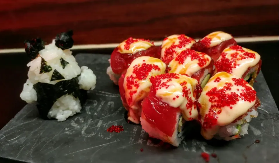 Snapdishの料理写真:ebi crunch ,avocado,maguro,spicy mayo,unagi,tobico|Arturo Renowitzkyさん