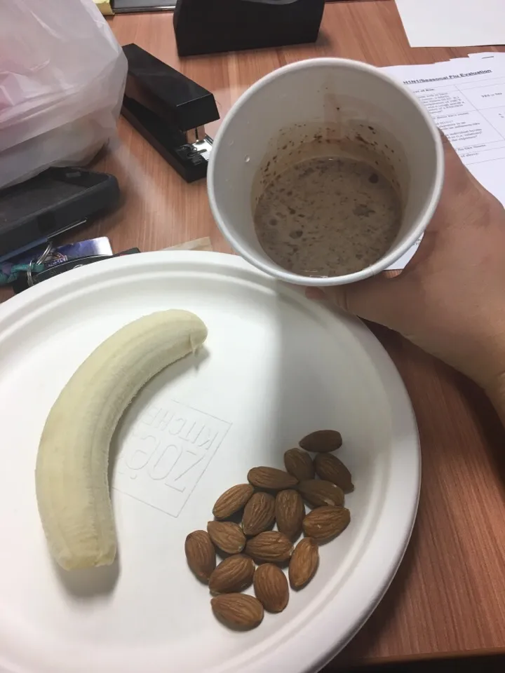 Banana almonds and protein|crystal yanceyさん