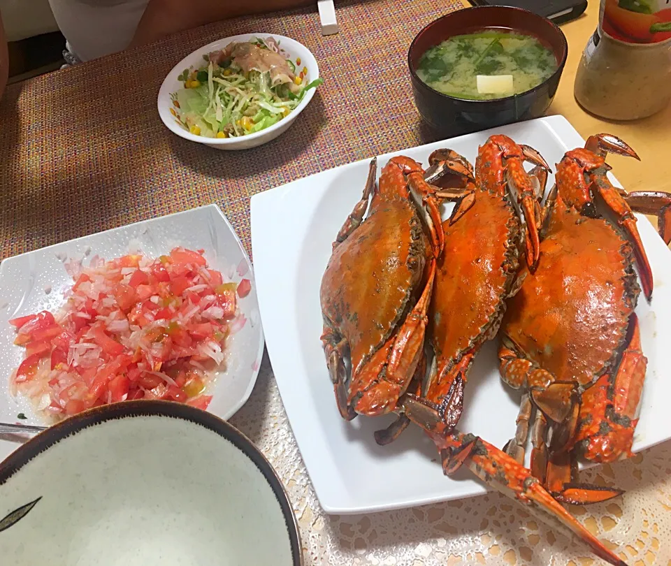 Snapdishの料理写真:Fried crab with tomato en onion 
This is a simple dish but so delicious 
#フィリピンスタイル|Maria917🍴💖🍽さん