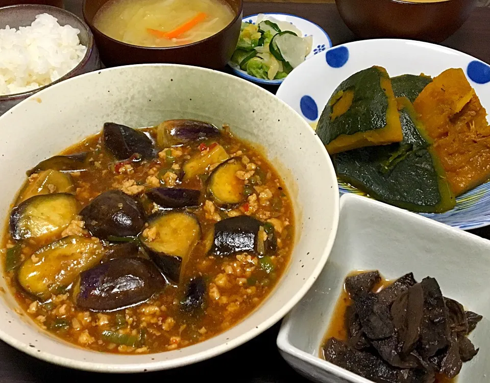 晩ごはん  麻婆茄子  西洋かぼちゃロロンの煮物  初めて食べた「香茸」の煮物 白菜ときゅうりの浅漬け キャベツと人参の味噌汁 白飯|ぽんたさん