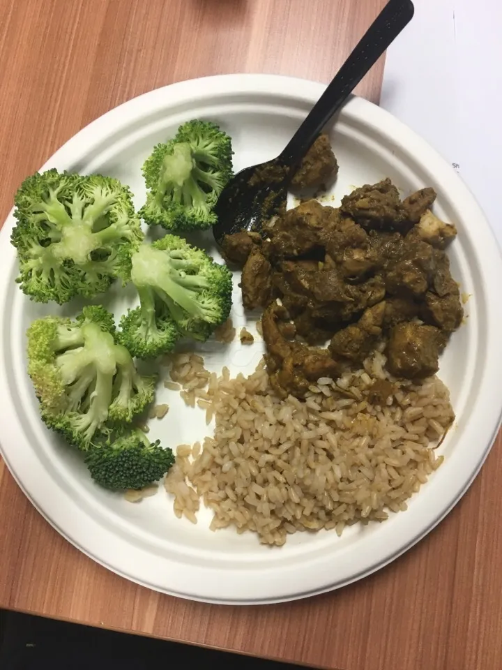 Snapdishの料理写真:Chicken (cumin, coriander chili powder) broccoli and rice 1/2 c|crystal yanceyさん