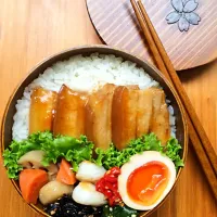 Snapdishの料理写真:トロトロ角煮de息子サマお弁当🍱