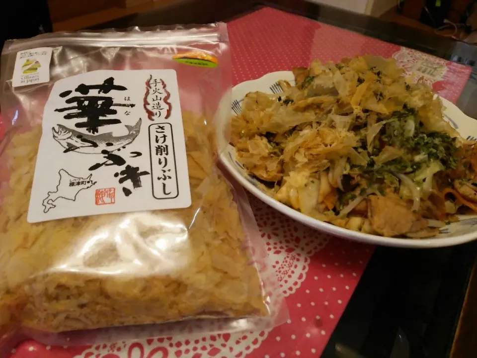 焼きそばに北海道の鮭節を振りかけてみました。
美味いね～♪|kamekameさん