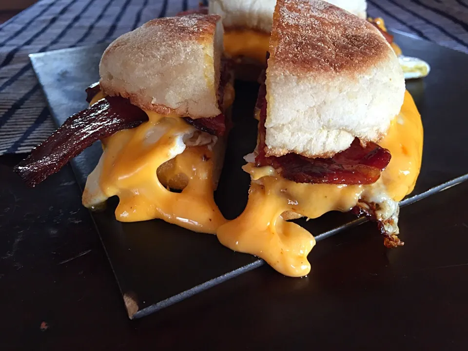 Cheesy Bacon Egg Sandwich|Chris Shannonさん