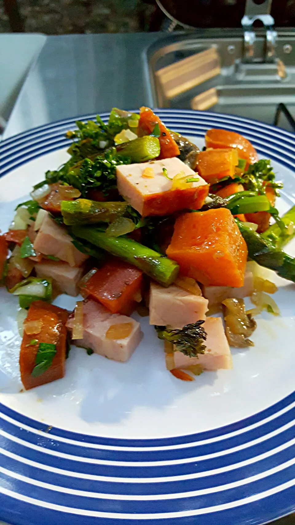 Sauteed double smoked ham and veggies. all done on a kitchen whilst camping.|Barbさん