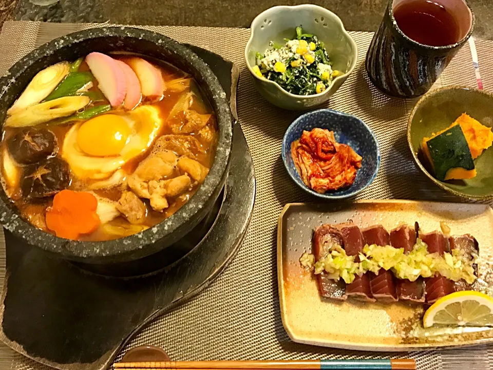 お家ご飯❤️ 味噌煮込みうどん かつおのネギ塩ダレ かぼちゃの煮物 ほうれん草の白和え|あいさん