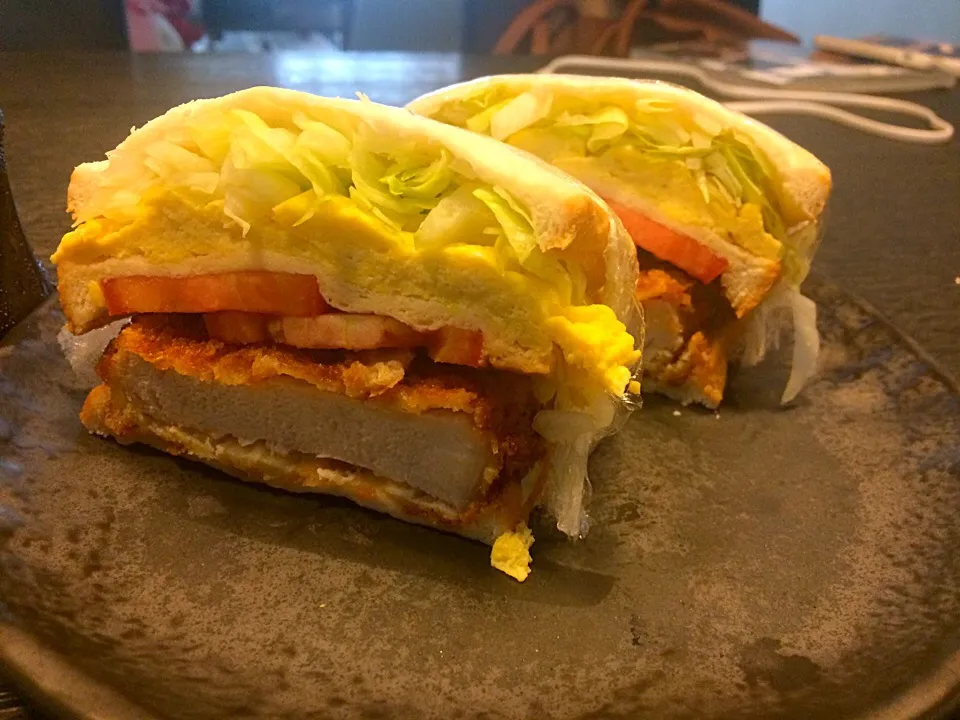 แซนวิชหมูทอด tonkatsu sandwich|SaSaさん