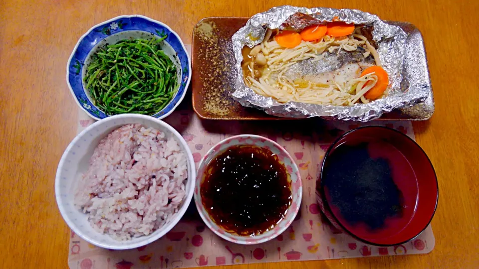 ９月２９日　鱈のホイル焼き　豆苗のおひたし　もずく　わかめスープ|いもこ。さん