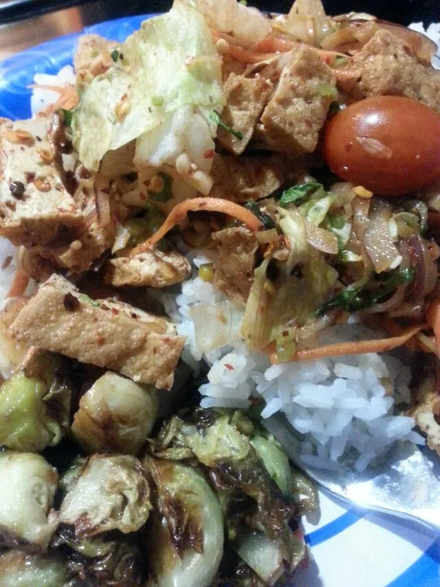 spicy tofu yum nua salad with brussel sprouts.|Polly Gelfusoさん