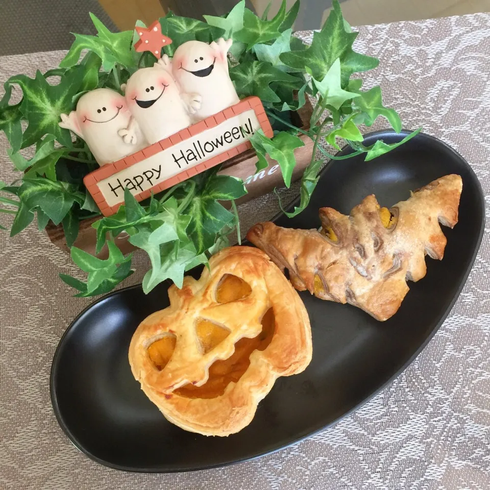 10/4❤︎ハロウィンかぼちゃパイ&コウモリパイ❤︎パン屋さんで見つけました✨|Makinsさん