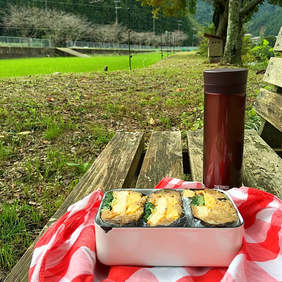 ピクニック・ランチ♬ (▰˘◡˘▰)☝︎|Yoshinobu Nakagawaさん