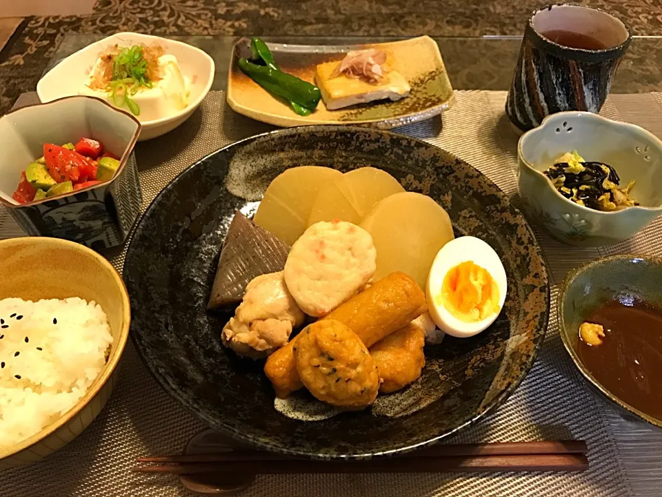 おでん
アボカドとトマトのわさび和え
冷奴
かじきの照り焼き
白菜の塩昆布和え|あいさん