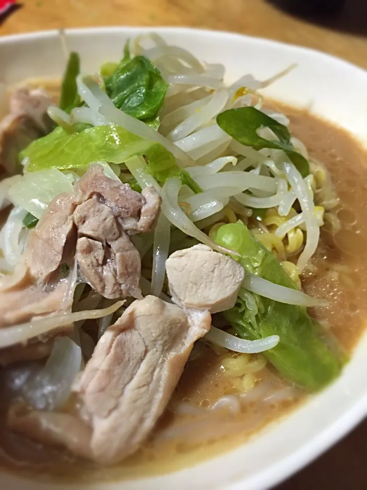 Snapdishの料理写真:とんこつ醤油ラーメン|kanamumamaさん