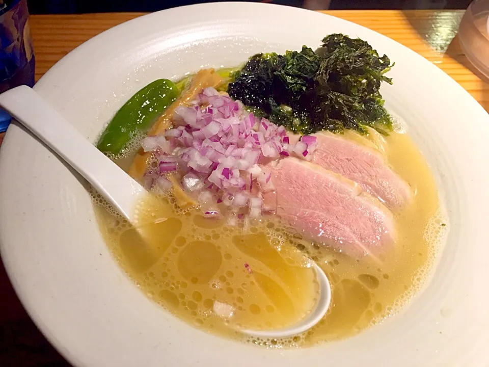 Snapdishの料理写真:限定 鴨と真鯛を使った白湯スープの塩ラーメン@要町・篠はら|juneshunさん