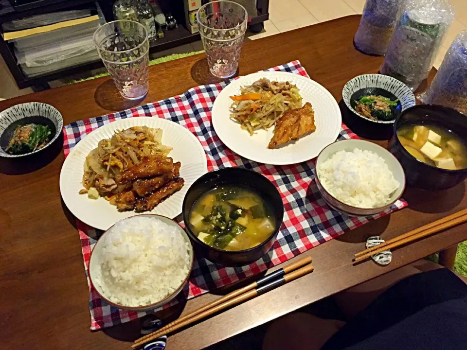 平日ごはん♡病み付きチキンバー、野菜炒め、ほうれん草の胡麻和え、ごはん、味噌汁|未来さん