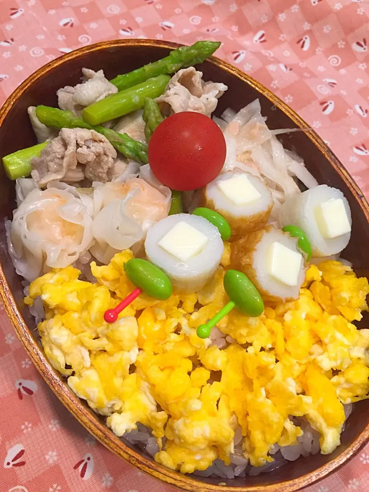 パパたろ弁当

雑穀ごはん
炒り卵
大根のツナサラダ
エビシューマイ
豚肉とアスパラの塩麹炒め
ミニトマト
ちーちく&枝豆|ひななぎさん