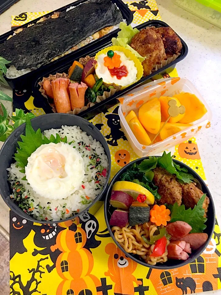 Snapdishの料理写真:高校男子弁当🏉
＋今日は次男 お弁当の日
✴︎次男手作りハンバーグ
✴︎蒸し南瓜、サツマイモ
✴︎チーズ入りココット
✴︎ウインナー
✴︎小松菜おひたし|emisanさん