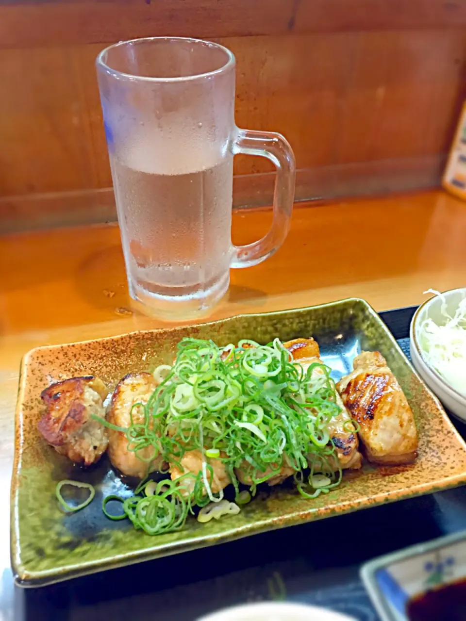 トンテキには、琵琶湖の水が最強の取り合わせなのです✋|にゃあ（芸名）さん